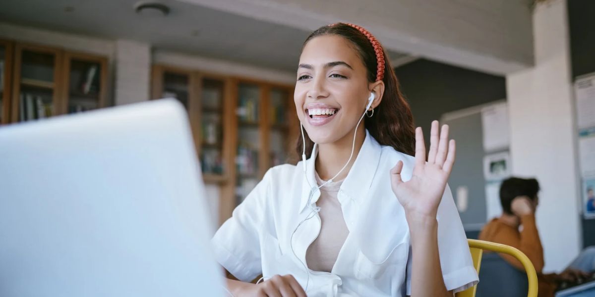 Medicare agent leading an educational webinar for eligibles
